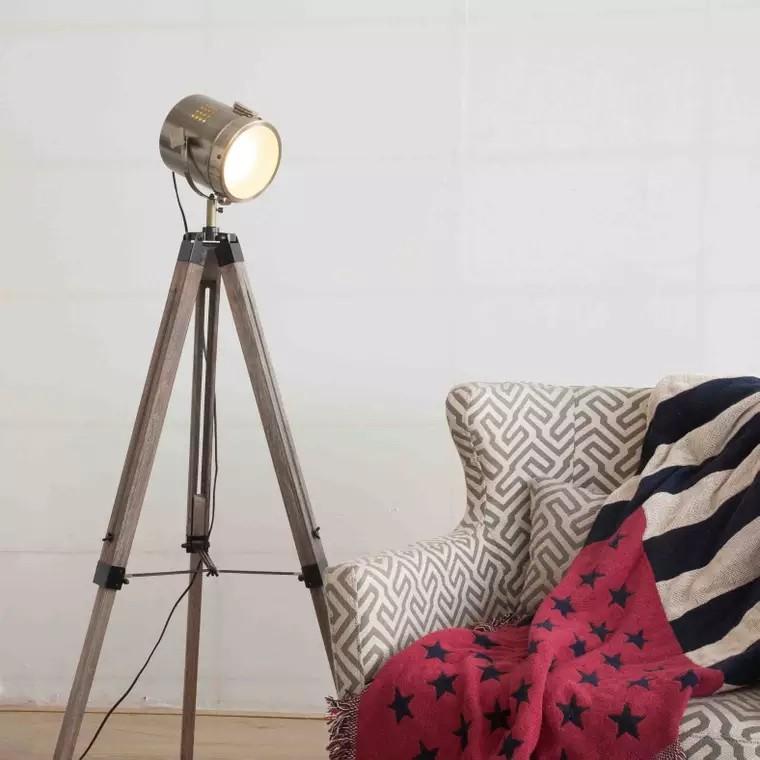 SIREN Vintage Tripod Floor Lamp